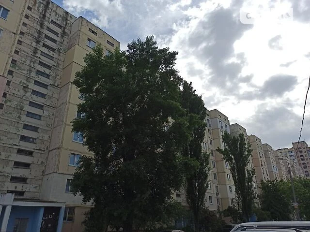 Здам в оренду кімнату на вул. Героїв Дніпра 38 довгостроково