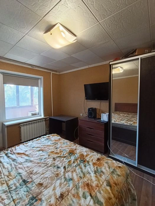 продається 1-кім.квартира метро Академ містечко