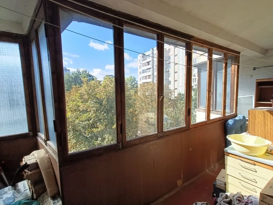 продається 1-кім.квартира метро Академ містечко