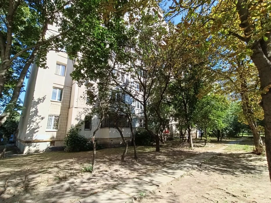 продається 1-кім.квартира метро Академ містечко