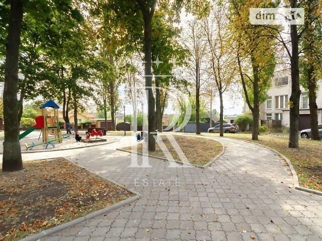 Довгострокова оренда будинку від посередника з балконом на в