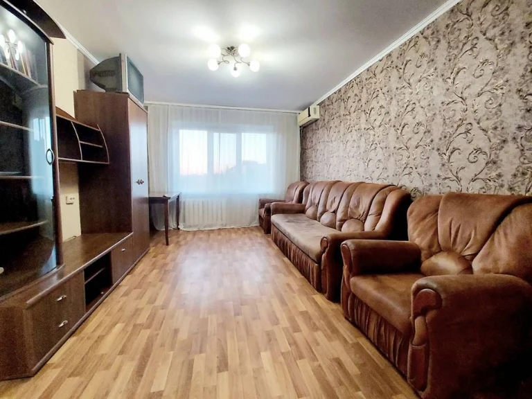 Продам 2 к.кв. Тополь,1, дом 15