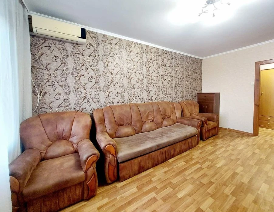 Продам 2 к.кв. Тополь,1, дом 15