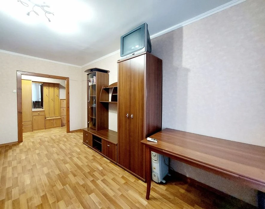 Продам 2 к.кв. Тополь,1, дом 15