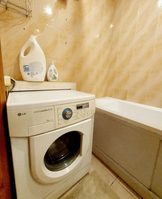 Продам 2 к.кв. Тополь,1, дом 15