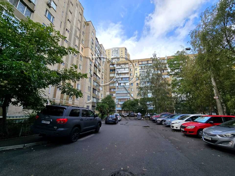 Квартира. Київ, Ніжинська вул.