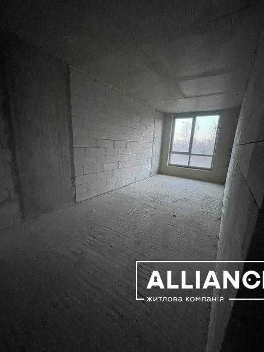 Здана однокімнатна квартира під ремонт, з кладовкою