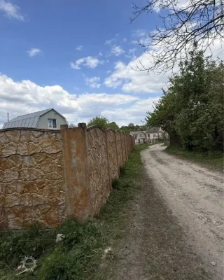 Продається жилий будинок коло озера всі комунікації 12 соток