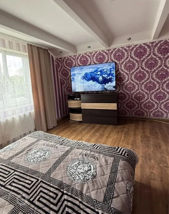 Продається жилий будинок коло озера всі комунікації 12 соток