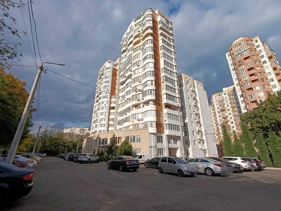 Продам 4-комн. квартиру без ремонта на ул Педагогической ЖК