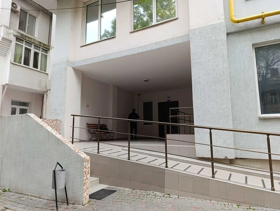 Продам 4-комн. квартиру без ремонта на ул Педагогической ЖК