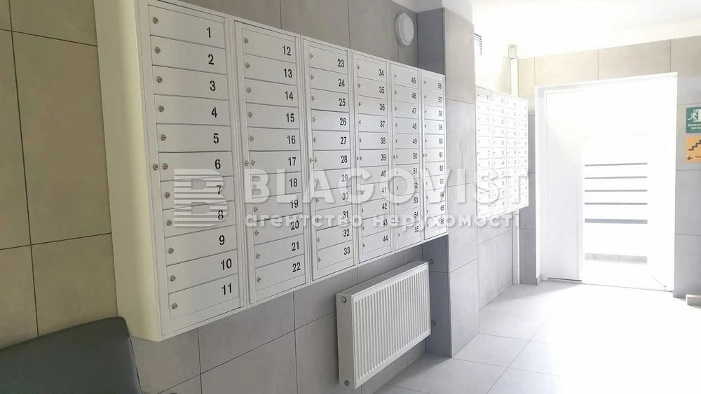 Вигідно! Продаж 3-кімнатної квартири біля метро , вул.Максим