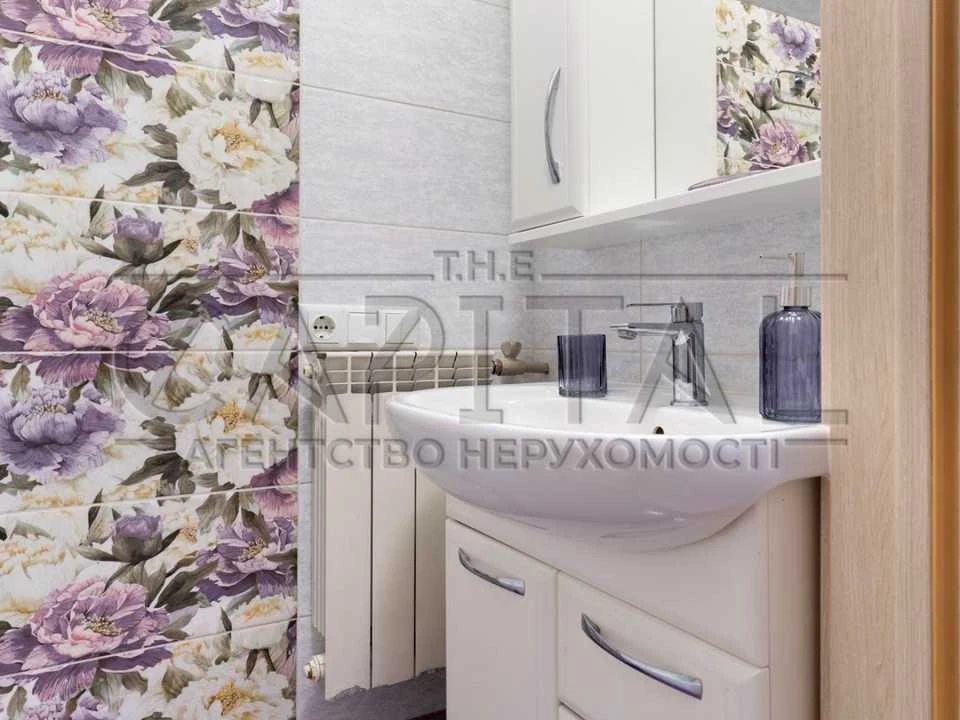 Будинок. Київ, Анни Ахматової вул.