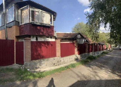 Продам окремий будинок та частину  в центральній частині міс