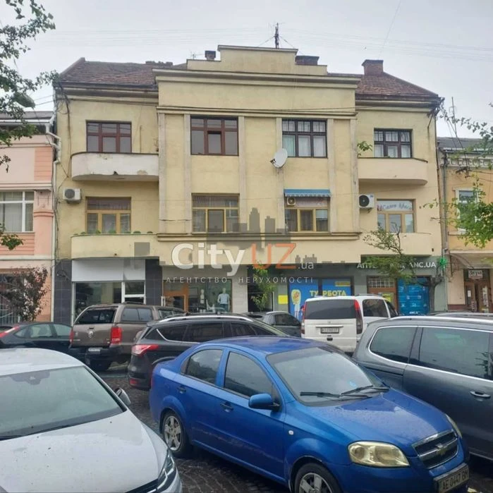 Продається квартира у центрі Ужгорода
