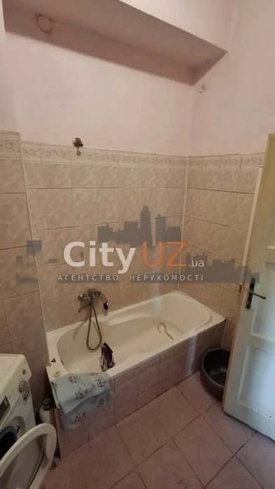 Продається квартира у центрі Ужгорода