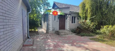 Продається одноповерховий цегляний будинок земельною ділянко