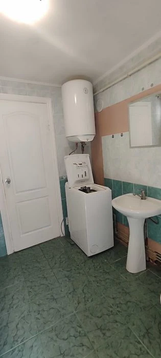 Продається одноповерховий цегляний будинок земельною ділянко