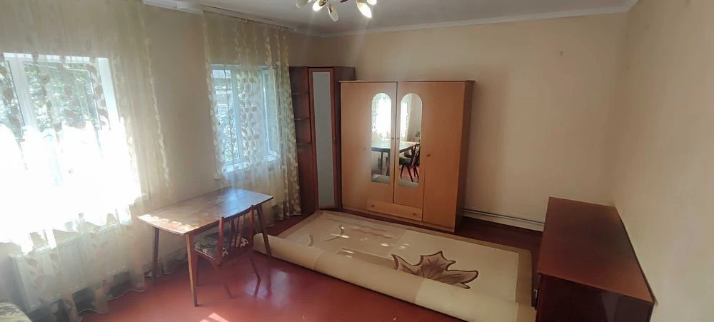 Продається одноповерховий цегляний будинок земельною ділянко