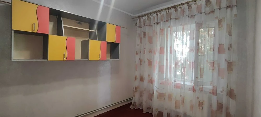 Продається одноповерховий цегляний будинок земельною ділянко