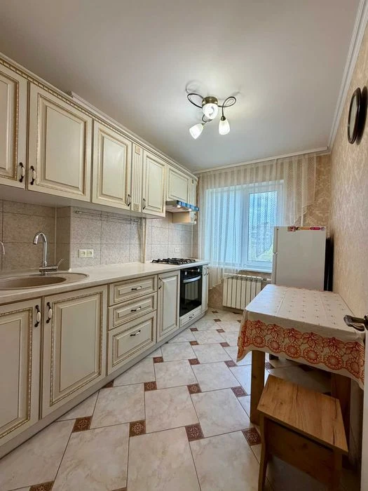 Продаю 2-кімнатну квартиру, пр-т. Центральний / 3 Слобідська