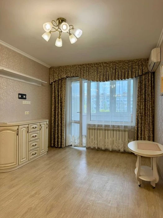 Продаю 2-кімнатну квартиру, пр-т. Центральний / 3 Слобідська