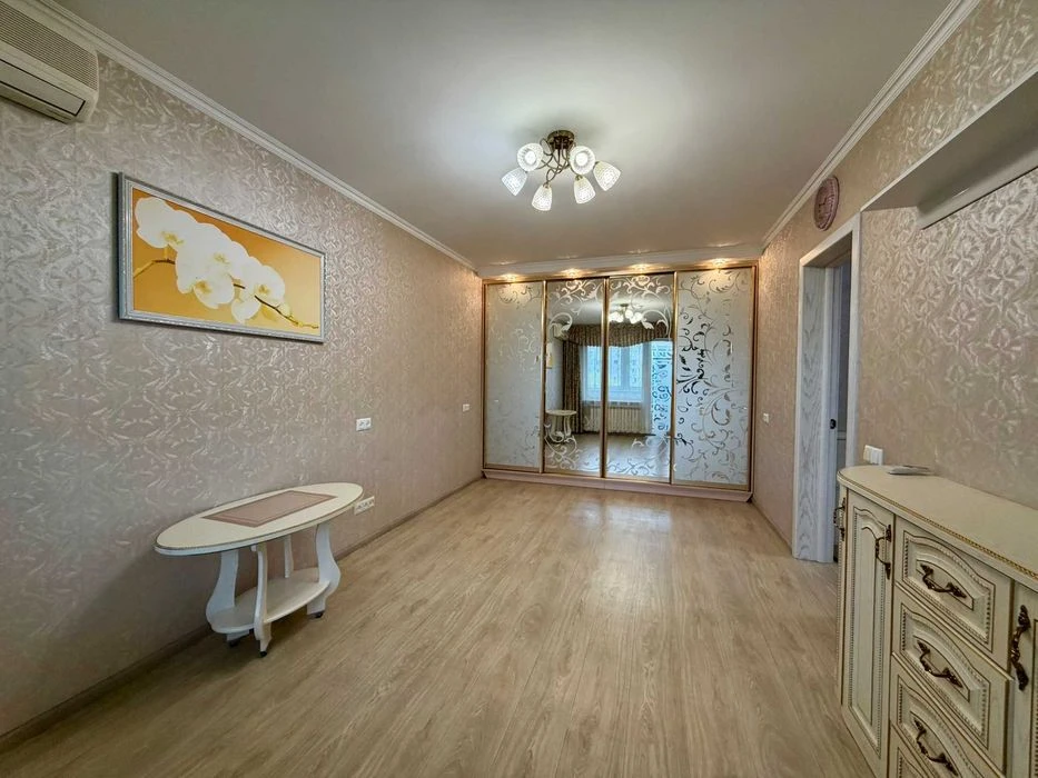 Продаю 2-кімнатну квартиру, пр-т. Центральний / 3 Слобідська
