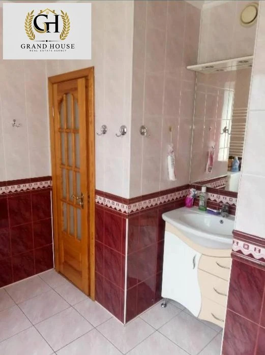 Продам чудовий будинок на Лелеківці