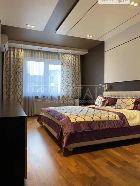 Продаж 3к квартири 100 кв. м на просп. Петра Григоренка 14 •