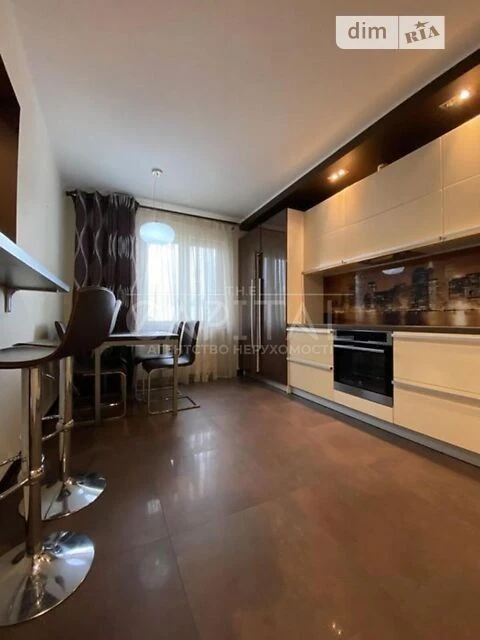 Продаж 3к квартири 100 кв. м на просп. Петра Григоренка 14 •