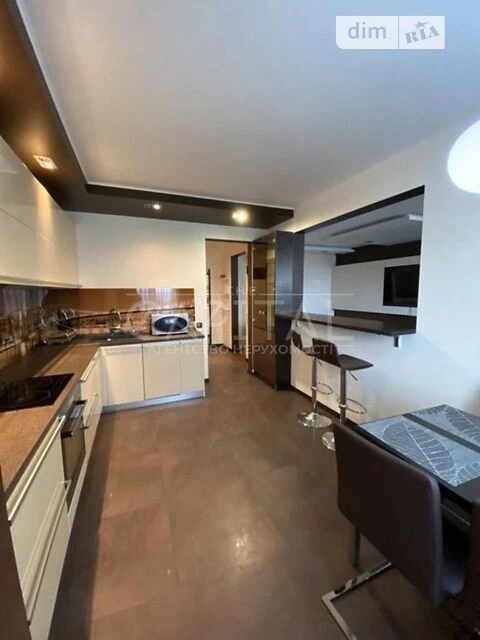 Продаж 3к квартири 100 кв. м на просп. Петра Григоренка 14 •
