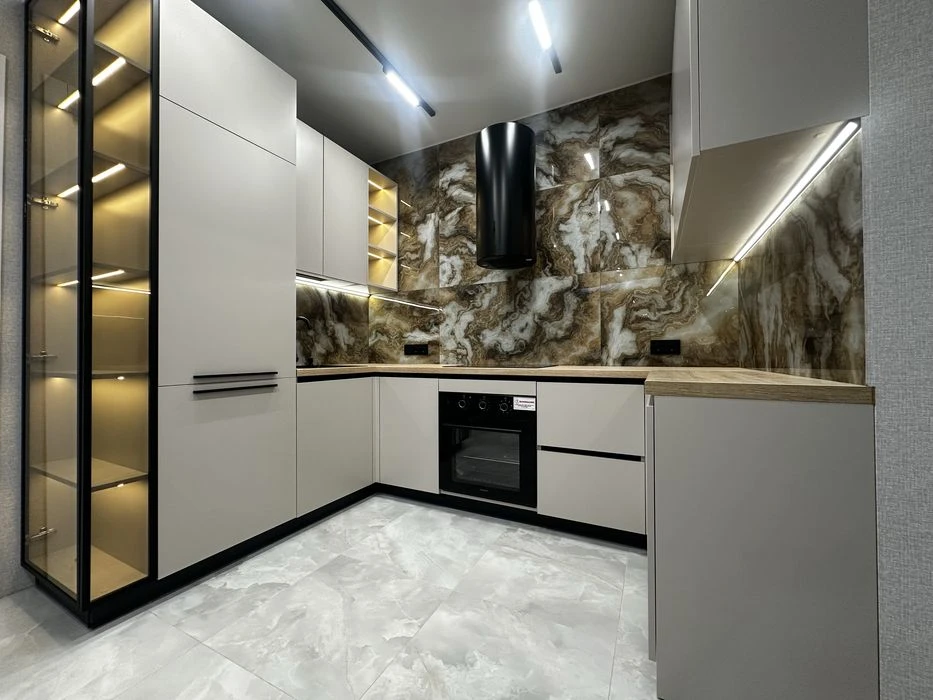 For sale: 2-room apartment (69 square meters) in Mira 2, building 1.
