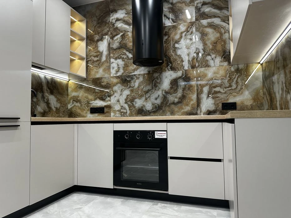 For sale: 2-room apartment (69 square meters) in Mira 2, building 1.