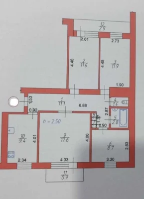 Продається простора 4-кімнатна квартира з ремонтом у цегляно