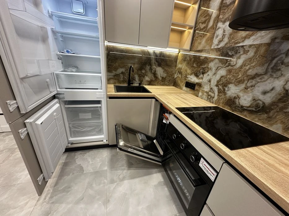 For sale: 2-room apartment (69 square meters) in Mira 2, building 1.