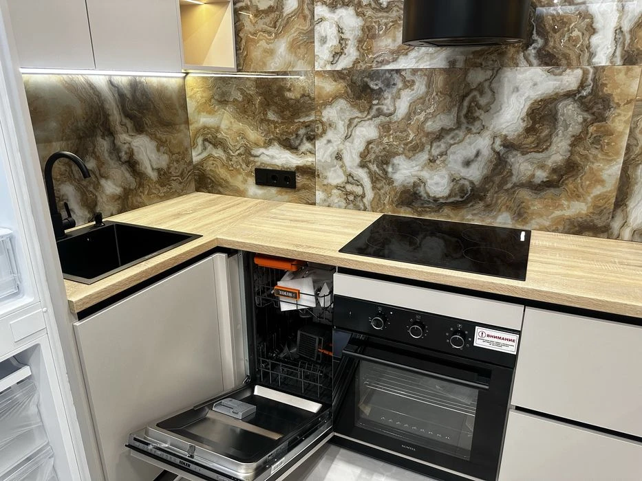 For sale: 2-room apartment (69 square meters) in Mira 2, building 1.