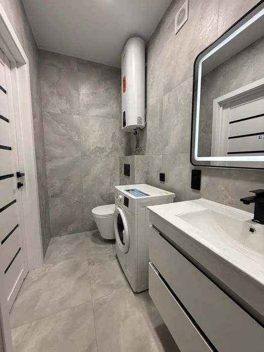 For sale: 2-room apartment (69 square meters) in Mira 2, building 1.