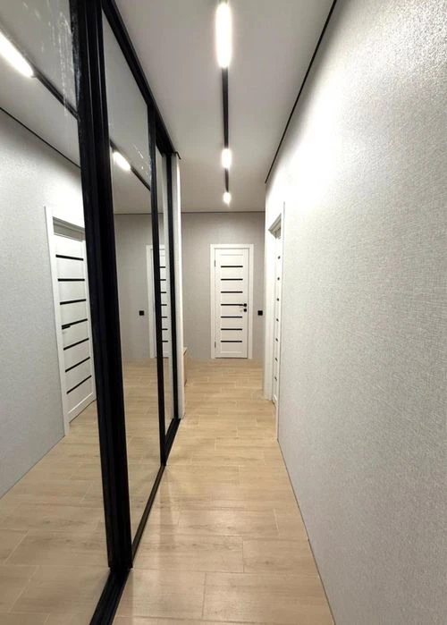 For sale: 2-room apartment (69 square meters) in Mira 2, building 1.
