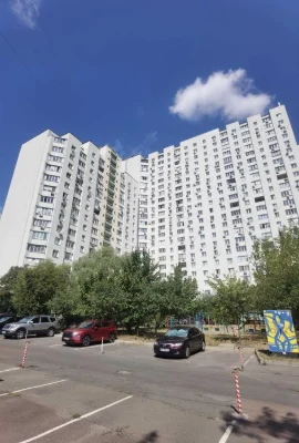 Продам отличную 1 комнатную квартиру на Позняках, по ул. Дра