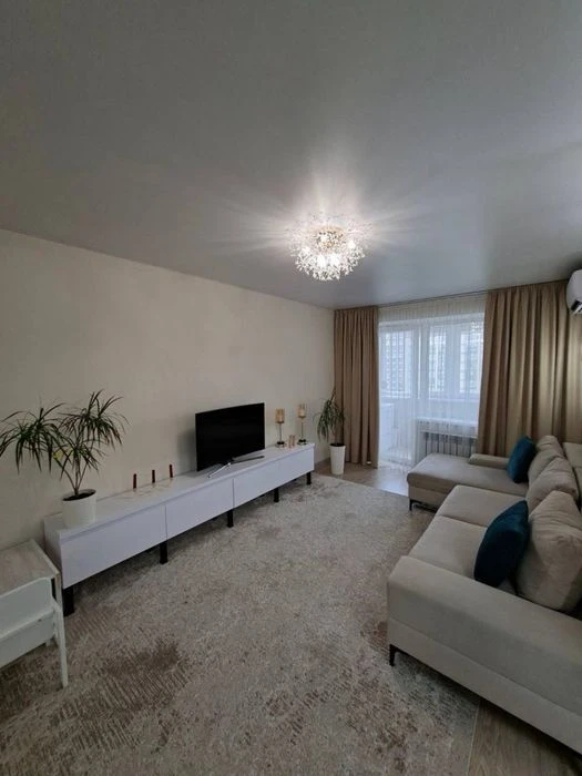 Продам 1-кімнатну квартиру на Перемозі-5, Бульвар Слави, 4.