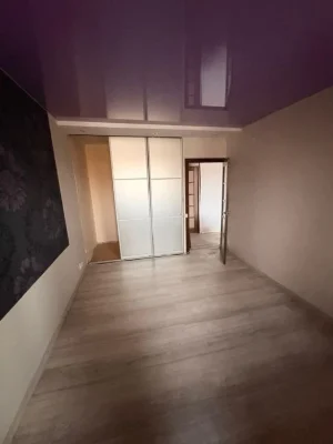 I am selling a 3-room apartment in Pivchnia Saltivka.
