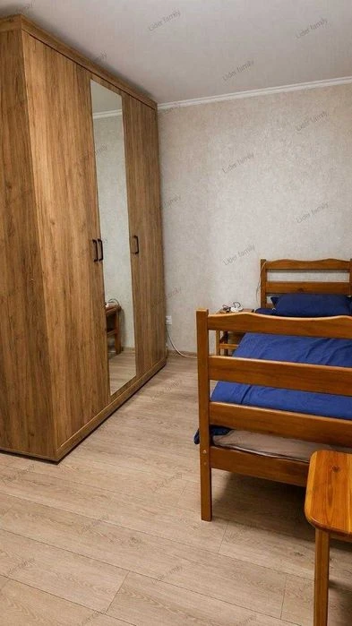 Продам 3-к квартиру з ремонтом і зі своїм двором у центрі на