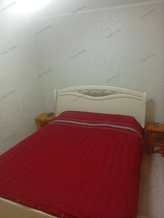 Продам 3-к квартиру з ремонтом і зі своїм двором у центрі на