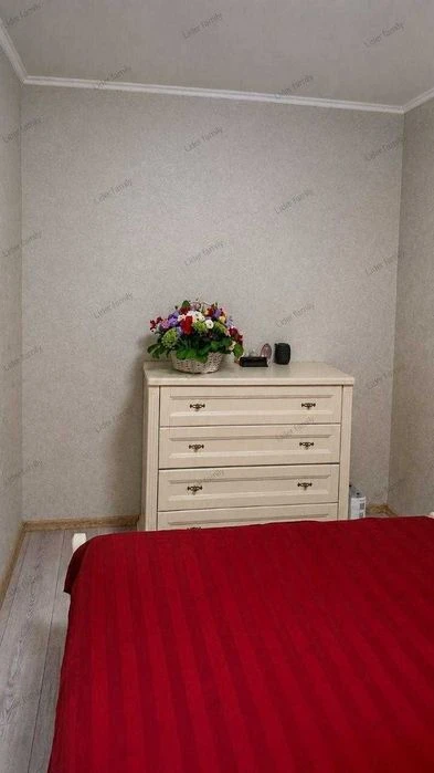 Продам 3-к квартиру з ремонтом і зі своїм двором у центрі на