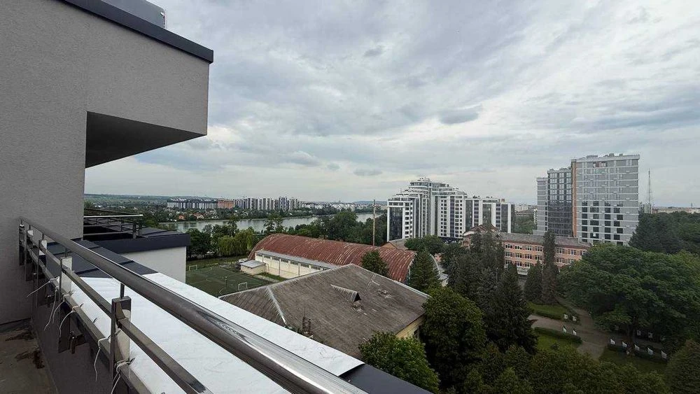 Пентхаус з терасою в зеленій зоні парку та озера SB