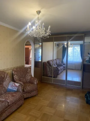 Продаж 3 кв м.Студентська 2 хв
