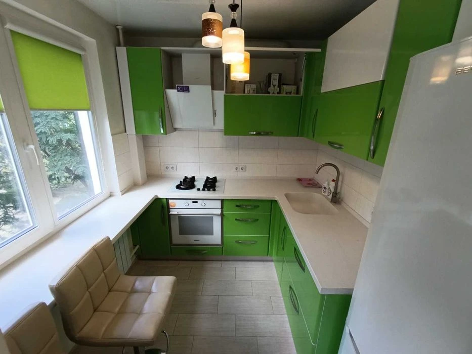 Продам 3-кімнатну квартиру 64,6 м² з ремонтом біля метро «Ст