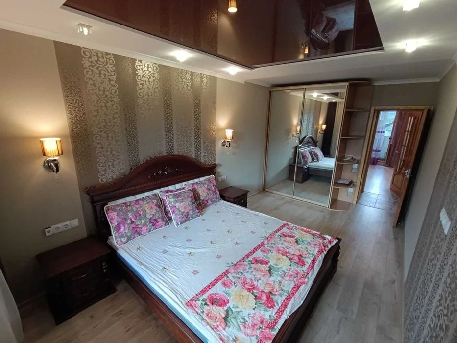 Продам 3-кімнатну квартиру 64,6 м² з ремонтом біля метро «Ст