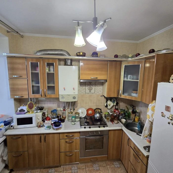 Продаю 2 кім квартиру Молодогвардійська  - проспект Богоявле