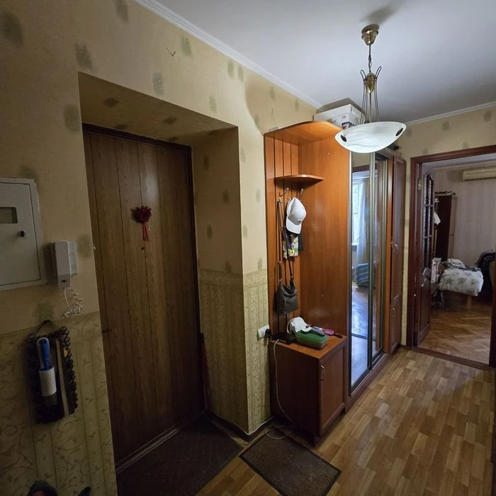 Продаю 2 кім квартиру Молодогвардійська  - проспект Богоявле
